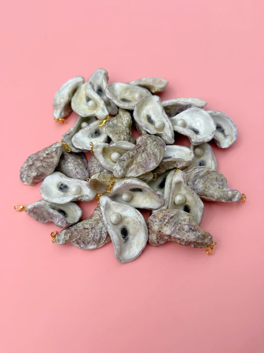 August Charm - Oyster & Pearl