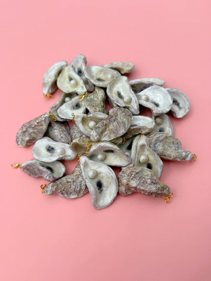 August Charm - Oyster & Pearl